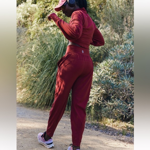 Free People Movement Never Better Sweatpants Crimson NWT - Picture 2 of 13